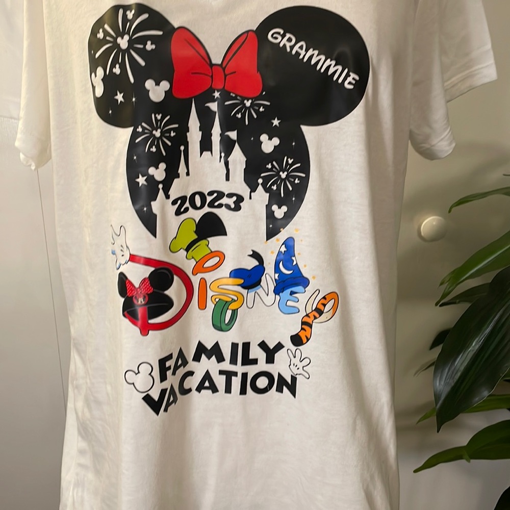 Disney Minnie mouse 2023 Grammie tshirt XXL NWOT - Picture 2 of 5